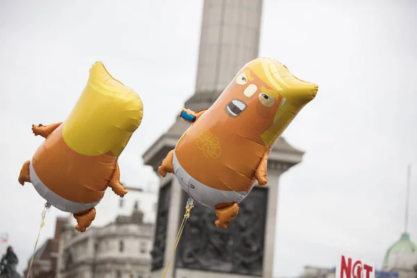 ロンドン、英国 - 2019年6月4日:赤ちゃんドナルドトランプヘリウム風船は、中央ロンドンで反トランプラリー中に — ストック写真