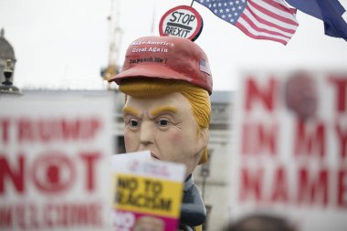 Londra, İngiltere - 4 Haziran 2019: Donald Trump'ın Londra'daki Trump karşıtı yürüyüşünde yaptığı siyasi hiciv heykeli
