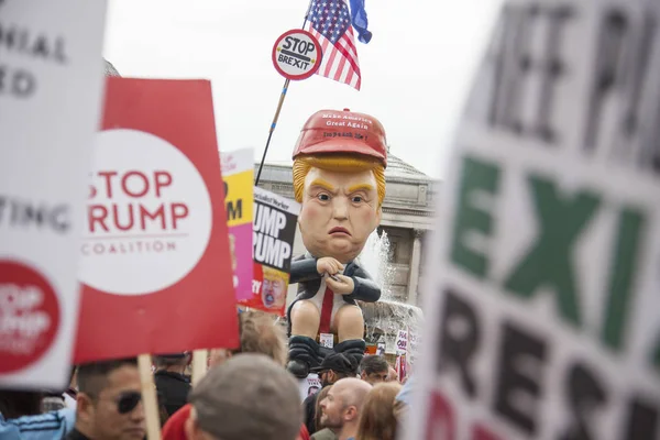 LONDON, UK - June 4th, 2019: A political satire sculpture of Donald Trump made at an anti Trump March in London — Stock Photo, Image