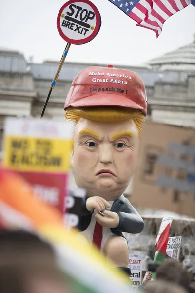 London, uk - 4. Juni 2019: eine politische Satire-Skulptur von Donald Trumpf bei einem Anti-Trumpf-Marsch in London — Stockfoto