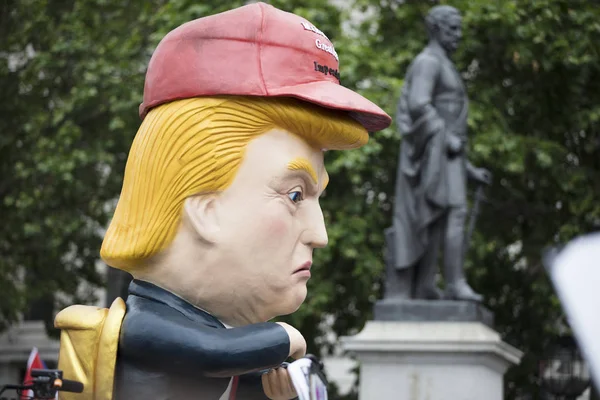 LONDON, UK - June 4th, 2019: A political satire sculpture of Donald Trump made at an anti Trump March in London — Stock Photo, Image