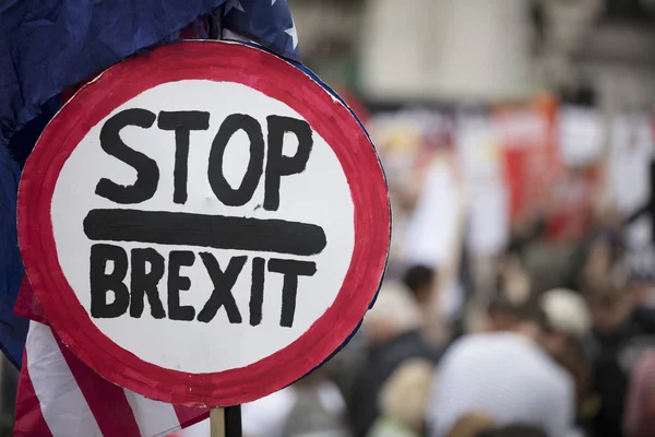 Остановите знак Брексита на политической акции протеста в Лондоне — стоковое фото