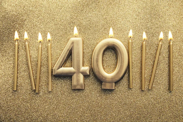 Nummer 40 guld fest ljus på en glitter bakgrund — Stockfoto