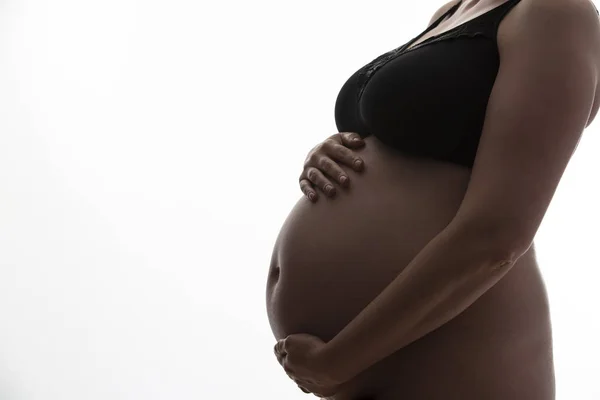 Donna incinta con un pancione sagomato su uno sfondo bianco — Foto Stock