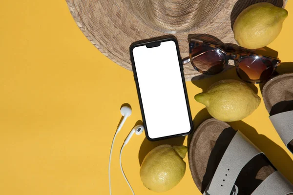 Summertime blank smartphone and accessories composition. — Stock Photo, Image