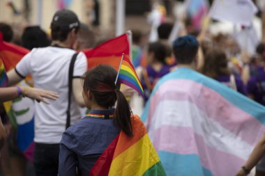 Londra, Birleşik Krallık-6 Temmuz 2019: insanların kalabalıkları yıllık LGBTQ Gay Pride Mart n Londra 'da yer almak