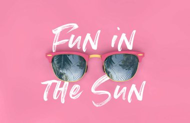 Tropikal palmiye ağacı yansımaları ile güneş gözlüğü Fun. 3d Rendering