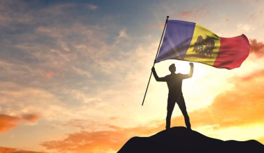 Moldova bayrağı üst başarı kutluyor bir adam tarafından salladı