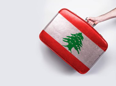 Vintage deri bavul üzerinde Lübnan bayrağı.