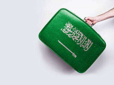 Eski bir deri bavul Suudi Arabistan bayrağı.