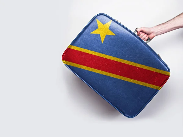República democrática de bandera de congo en una maleta de cuero vintage . — Foto de Stock
