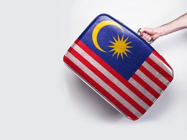 빈티지 가죽 가방에 말레이시아 플래그. — 스톡 사진