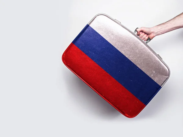 Флаг России на винтажном кожаном чемодане . — стоковое фото