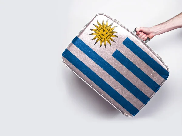 Bandera de Uruguay en una maleta de cuero vintage . — Foto de Stock