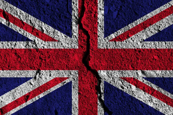 Βρετανική σημαία με κρακ στη μέση. Έννοια διαιρεμένη χώρα — Φωτογραφία Αρχείου