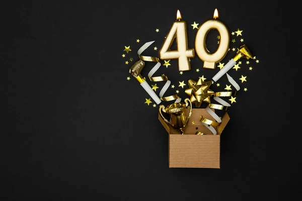 Número 40 vela celebração de ouro e fundo caixa de presente — Fotografia de Stock