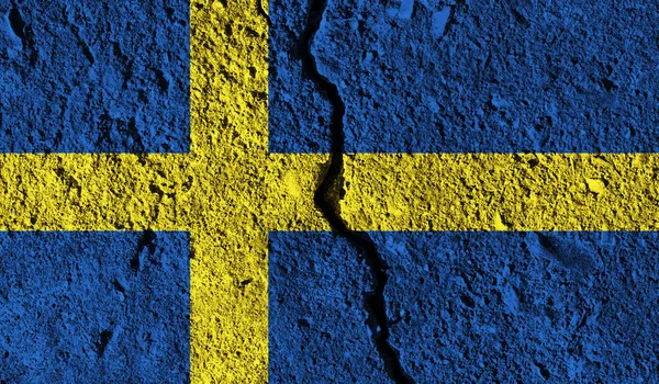 Bandiera svedese con crepa al centro. Paese diviso conce — Foto Stock