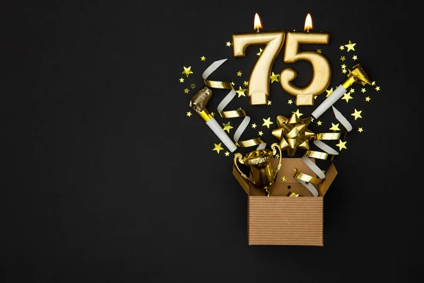 Αριθμός 75 χρυσό γιορτή κερί και το φόντο κουτί δώρου — Φωτογραφία Αρχείου