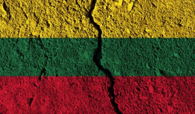 Orta üzerinden çatlak ile Litvanya bayrağı. Ülke bölünmüş Co