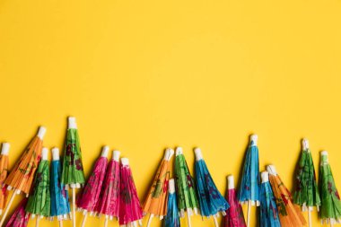 Kokteyl şemsiye yaz arka plan