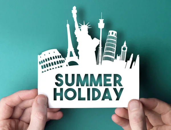 Papel de férias de verão recortado forma com destino de viagem da cidade famosa — Fotografia de Stock