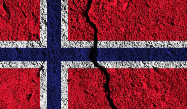 Bandera de Noruega con grieta en el medio. Conce dividido por países —  Fotos de Stock