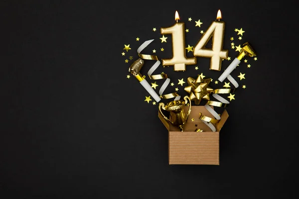 Número 14 vela de celebración de oro y fondo caja de regalo — Foto de Stock