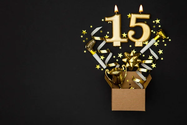Número 15 vela de celebración de oro y fondo caja de regalo — Foto de Stock