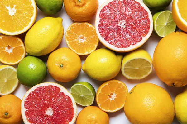 Fumes cítricos, pomelo, limón, lima, fondo naranja —  Fotos de Stock