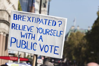 Brexit karşıtı protesto destekçileri Londra'nın merkezinde yürüdü