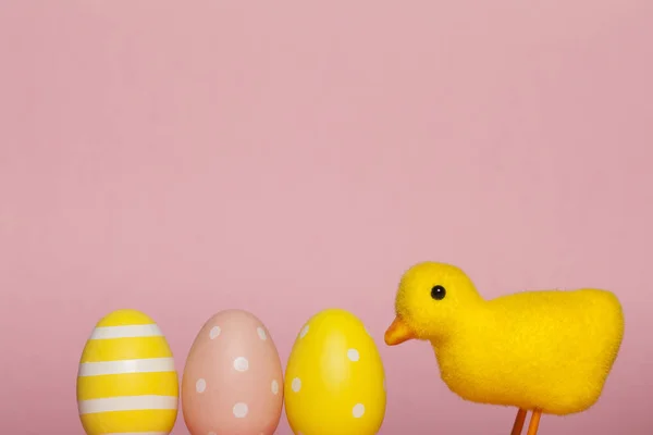 Pintainho bonito páscoa cárie ovos de Páscoa — Fotografia de Stock