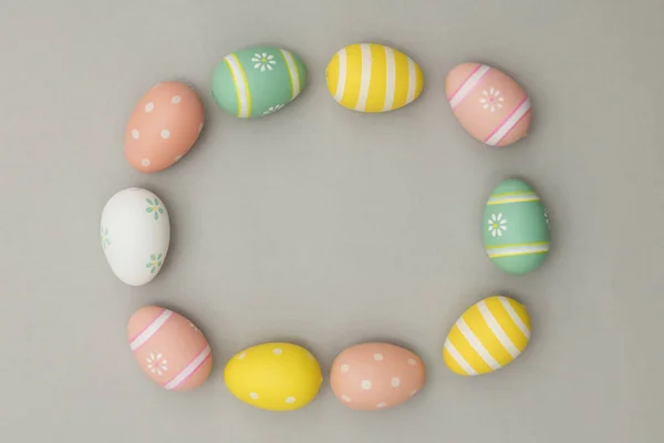 Fundo de férias de Páscoa. Ovos de páscoa decorados de cor pastel — Fotografia de Stock