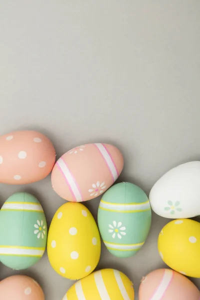 Velikonoční svátky. Pastelově zbarvená velikonoční vajíčka — Stock fotografie