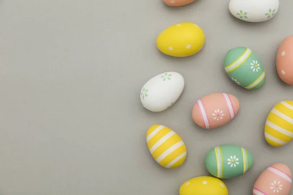 Пасхальные праздники. Пасхальные яйца в пастельных тонах — стоковое фото