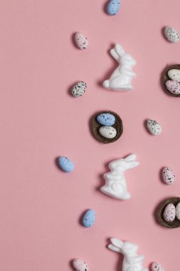 Pembe paskalya yumurtaları ve paskalya bunnies ile Paskalya arka plan 