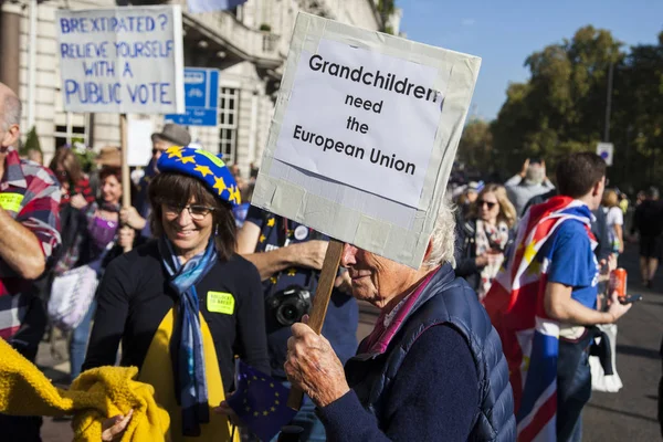 London, Storbritannien-20 oktober 2018: hundratusentals människor — Stockfoto