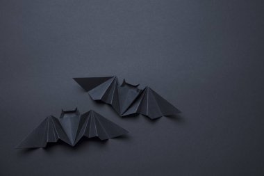 Cadılar Bayramı ürkütücü dracula yarasalar arka plan origami yapılmış