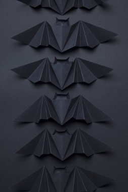 Cadılar Bayramı ürkütücü dracula yarasalar arka plan origami yapılmış