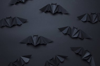 Cadılar Bayramı ürkütücü dracula yarasalar arka plan origami yapılmış