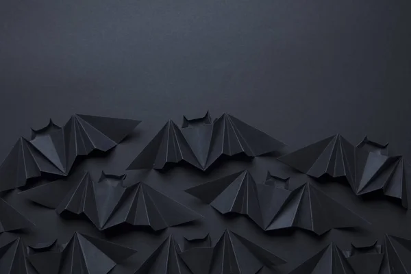 Хэллоуин жуткие дракула летучие мыши фон из оригами — стоковое фото