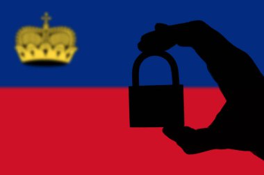 Liechtenstein güvenliği. Bir asma kilit ove tutan el silueti