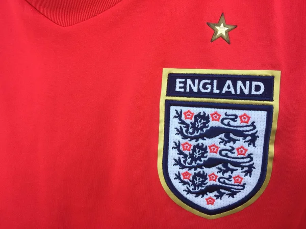 London, Storbritannien-8 juli 2018: Red England National Football shirt — Stockfoto