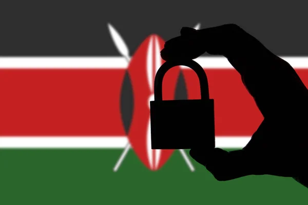 Seguridad de Kenia. Silueta de mano sosteniendo un candado sobre la nación —  Fotos de Stock