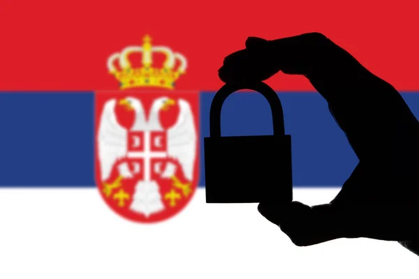 Сербія безпеки. Силует ручної проведення замок над націоналістичними — стокове фото