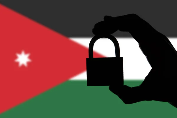 Jordanien säkerhet. Silhuett av handen håller ett hänglås över natio — Stockfoto