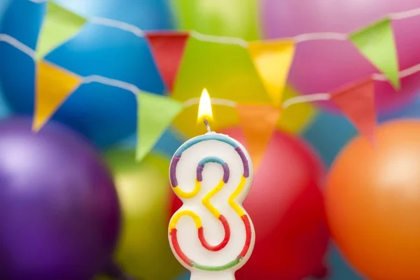 Feliz cumpleaños número 3 vela de celebración con globo de colores —  Fotos de Stock