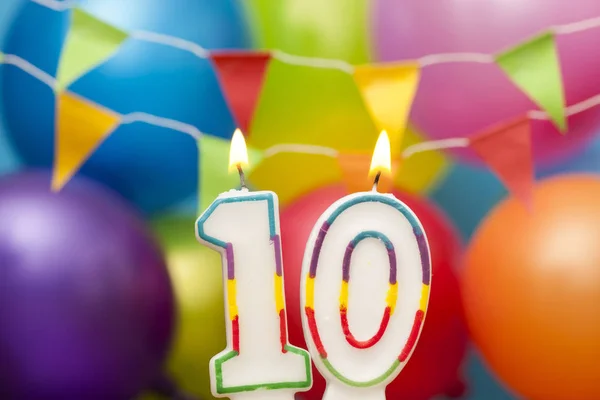 Feliz aniversário número 10 vela celebração com balão colorido — Fotografia de Stock