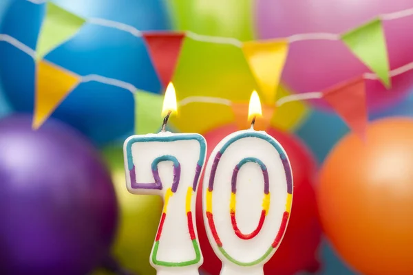 Feliz cumpleaños número 70 vela de celebración con globo de colores —  Fotos de Stock