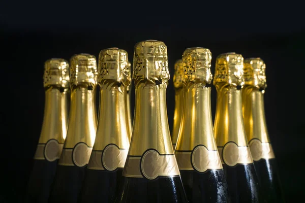 Coleta de garrafas de champanhe ou prosecco — Fotografia de Stock