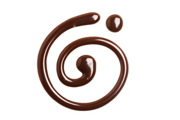 Sauce au caramel au chocolat tourbillonnant sur fond blanc uni — Photo